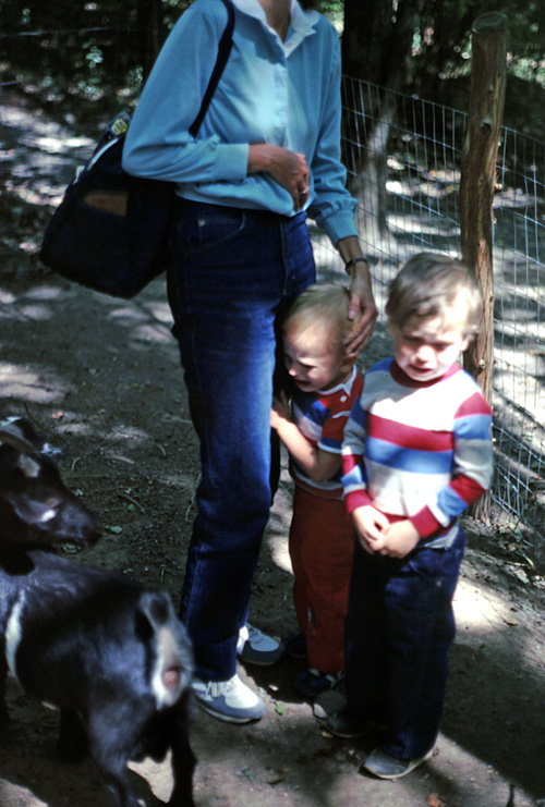 83-07-00, 16, Linda, Michael & Brian at Petting Zoo, PA