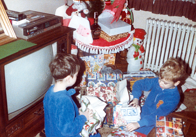 86-12-25, 06, Michael and Brian, Christmas, Belleville, NJ