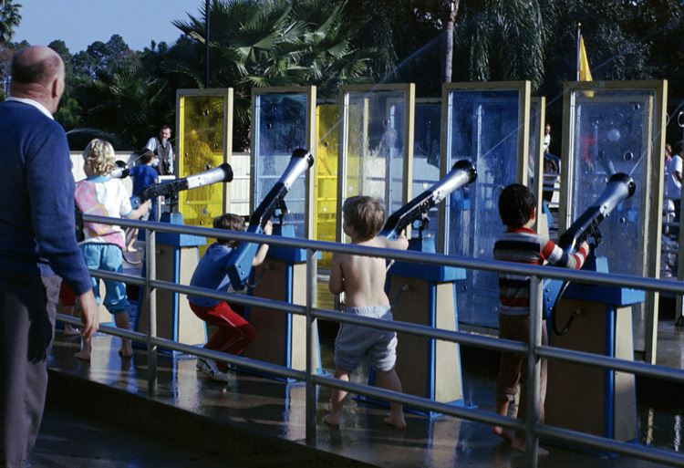 86-12-28, 04, Michael, Water Canons at Sea World, Florida