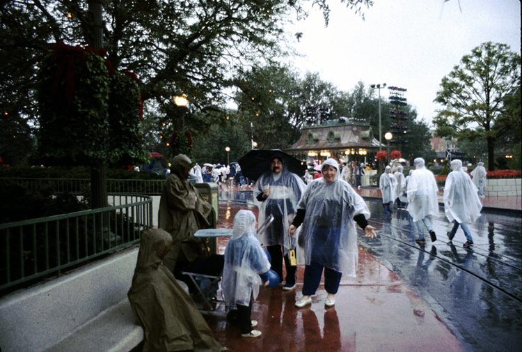 86-12-30, 39, Linda Mike Janice Michael Brian, Disney World