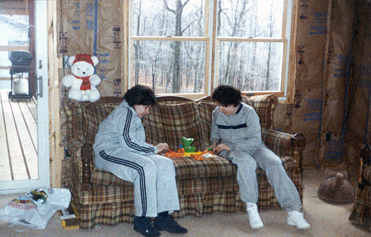 87-12-25, 107, Karen and Nancy, Christmas, Dingmans Ferry