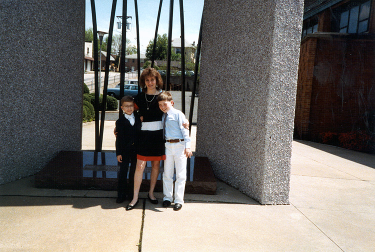 89-05-06, 06, Brian, MaryEllan, Michael, Brian's Communian