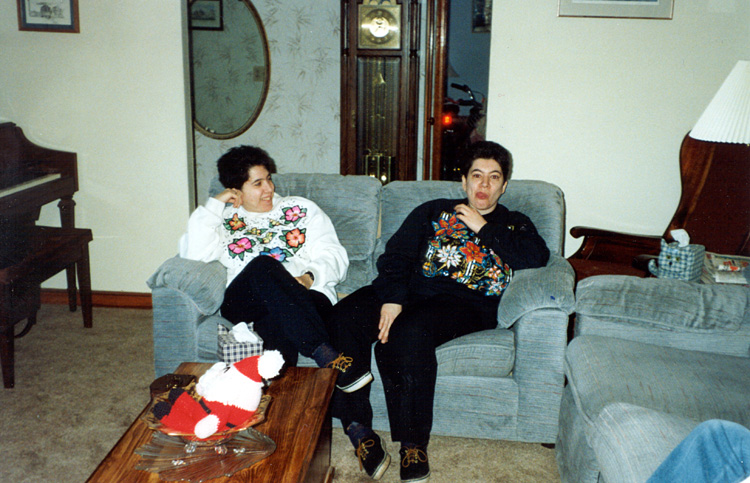 91-12-25, 13 Nancy and Karen, Christmas, North Plainfield, NJ