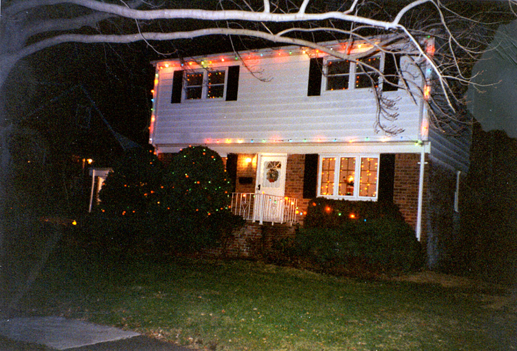 93-12-25, 10, Christmas Lights, 93 Taggart Way, Saddle Brook