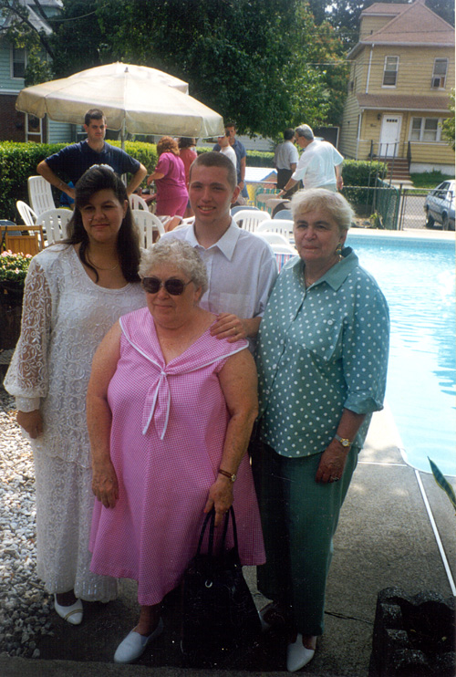 97-08-16, 20, Lisa, Gerri, Michael & Grandma, Wedding