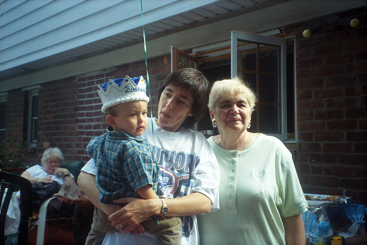 98-09-19, 06, Mikey, Linda and Grandma, 1st Birthday