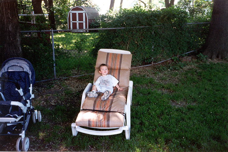 99-05-29, 02s, Mikey's resting, Memorial Day