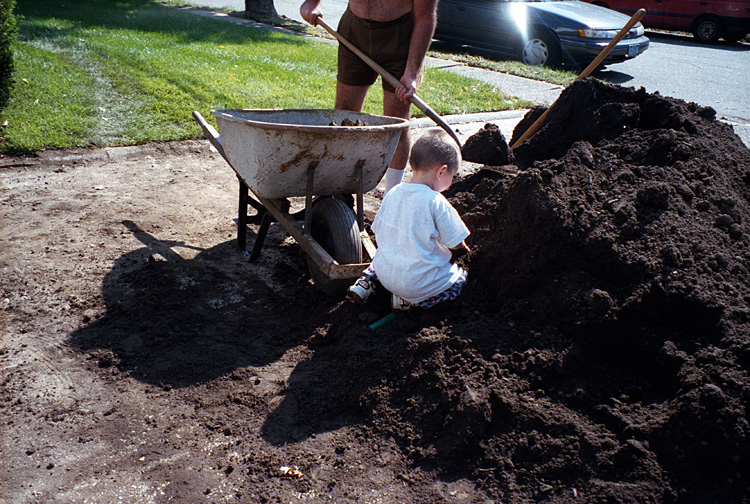 99-10-02, 01, Mikey helping with dirt, Saddle Brook, NJ