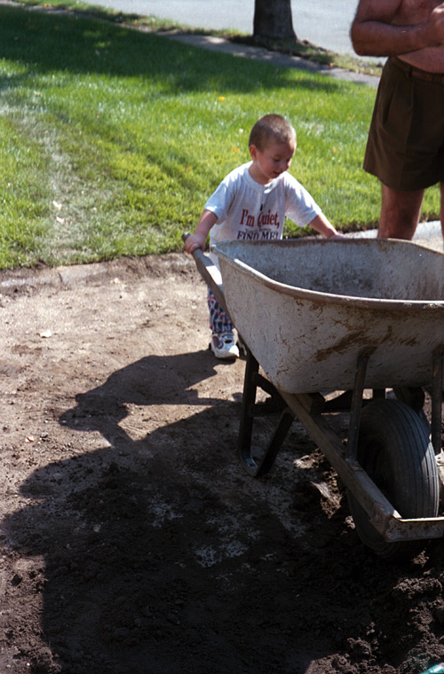 99-10-02, 02, Mikey helping with dirt, Saddle Brook, NJ