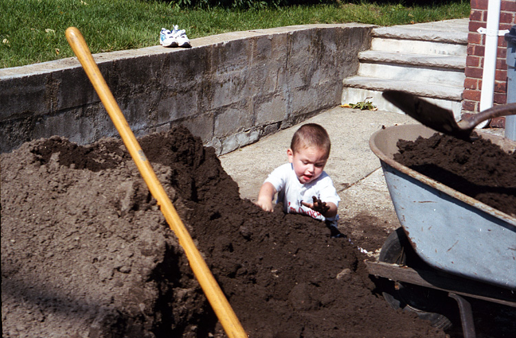 99-10-02, 03, Mikey helping with dirt, Saddle Brook, NJ