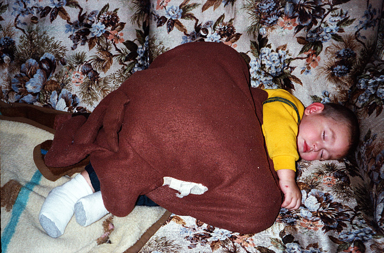 99-10-02, 23, Mikey Sleeping, Saddle Brook, NJ