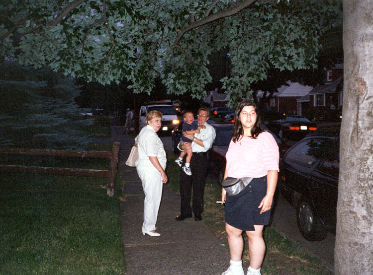 99-06-25, 23s, Grandma, Mikey, Dan & Lisa, Brian's Graduation