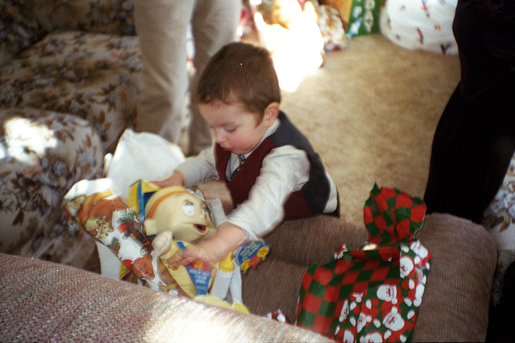 99-12-25, 01, Mikey, Christmas, Saddle Brook, NJ