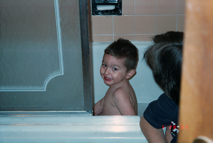 00-05-28, 16, Mikey in tub