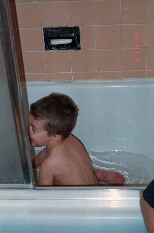 00-05-28, 18, Mikey in tub