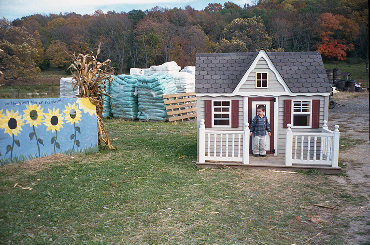 00-10-14, 17a, Mikey and Pumkins, Pumkin Picking Farm, NJ