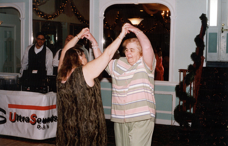 01-05-06, 70, Dance Floor, Andrea's Communion