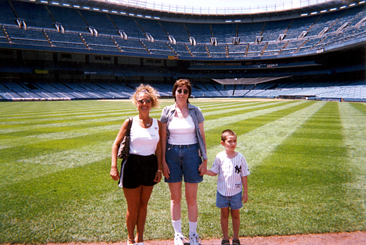 03-08-29, 14, Lori, Linda and Mikey, Yankee Game