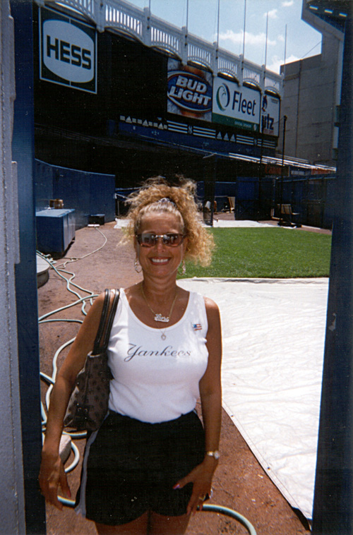 03-08-29, 17, Lori in bull pen, Yankee Game