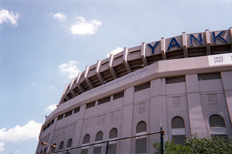 03-08-29, 21, Yankee Stadium, Out side, Yankee Game