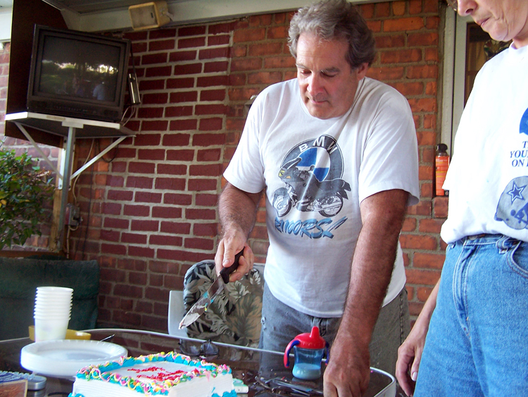 04-08-30, 05, Gerry and Linda cutting cake