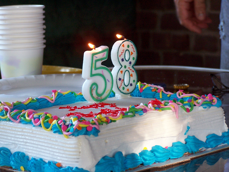 04-08-30, 06, Gerry's Birthday cake