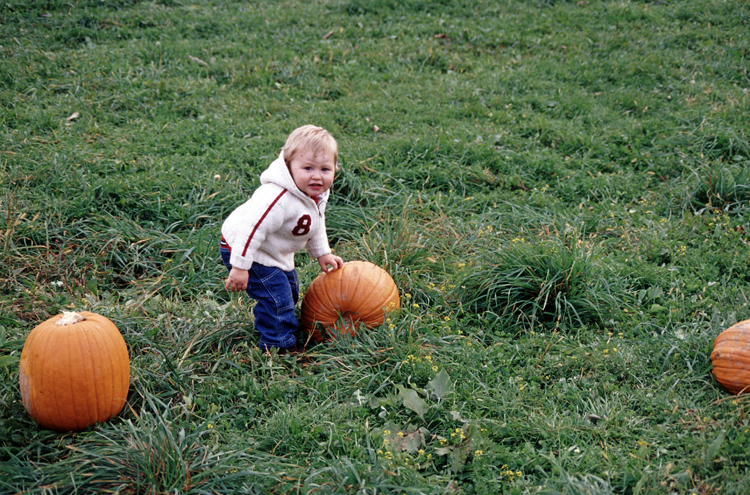 04-10-16, 06, Connor selecting a pumpkin, New Jersey