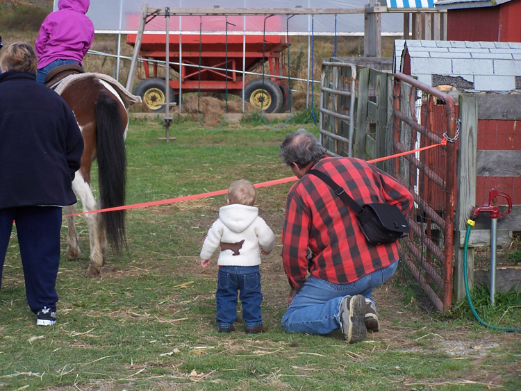 04-10-16, 21, Connor and Gerry checking out the ponys, New Jersey