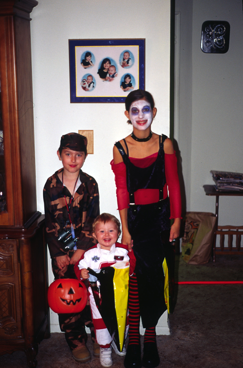 04-10-31, 03, Mikey, Connor and Andrea, Halloween