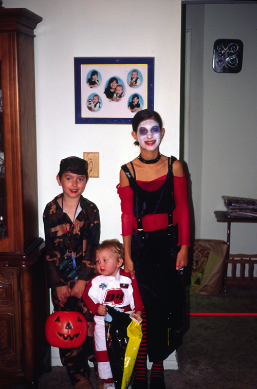 04-10-31, 04, Mikey, Connor and Andrea, Halloween