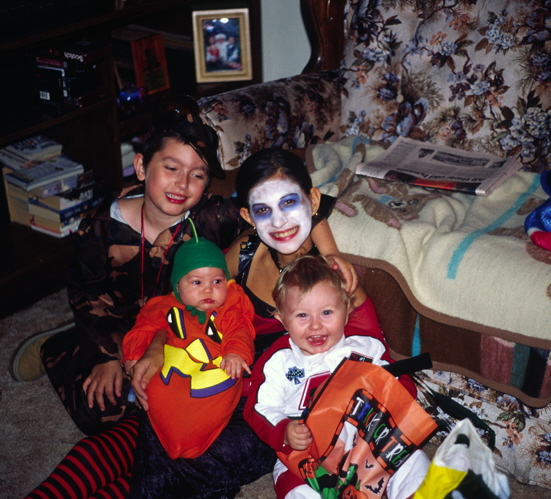 04-10-31, 14, Mikey, Kaitlyn, Andrea, and Connor, Halloween