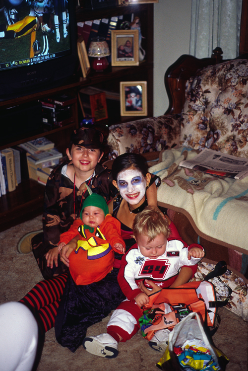 04-10-31, 15, Mikey, Kaitlyn, Andrea, and Connor, Halloween