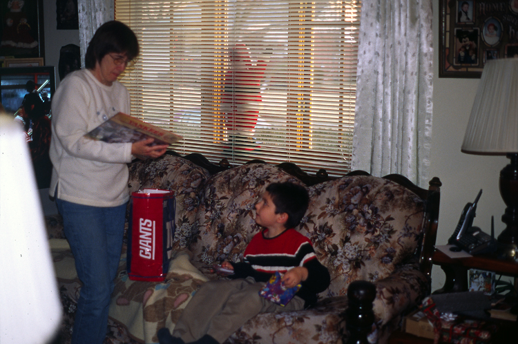 04-12-25, 25, Linda and Mikey, Christmas, Saddle Brook NJ