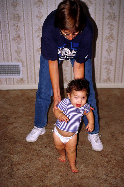 05-10-16, 04, Kaitlyn taken her first steps, Saddle Brook, NJ