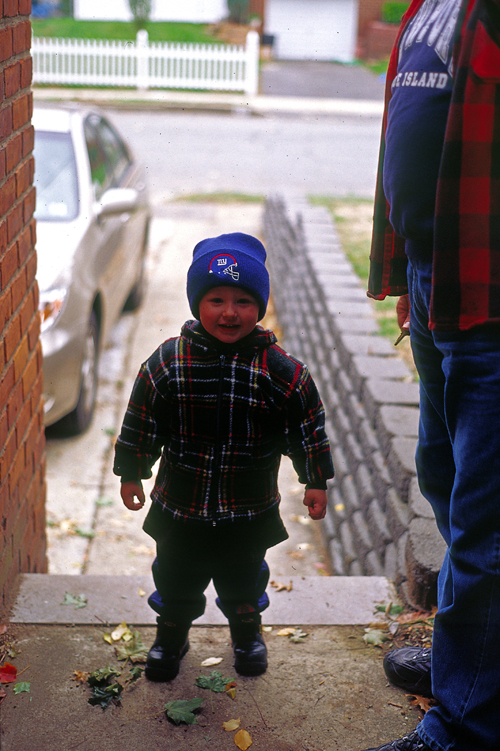 05-10-29, 01, Connor getting ready to ride, Saddle Brook, NJ