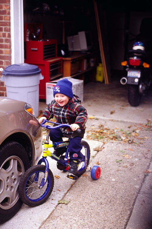 05-10-29, 08, Connor's first time on a bike, Saddle Brook, NJ