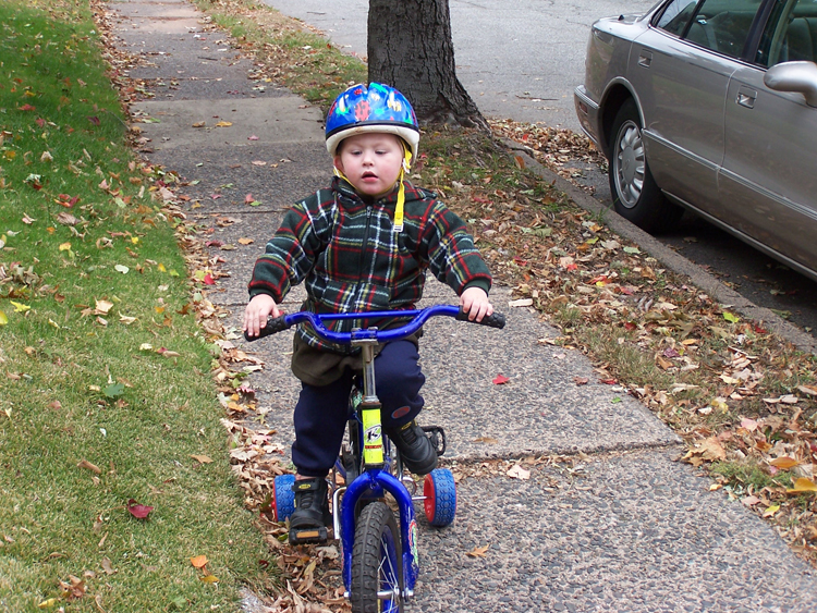 05-10-29, 101, Connor learning to ride, Saddle Brook, NJ