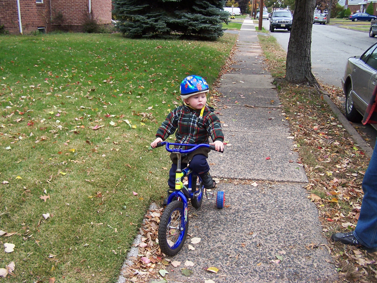 05-10-29, 102, Connor learning to ride, Saddle Brook, NJ