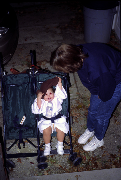 05-10-31, 04, Kaitlyn and Linda, Trick-or-Treating, Saddle Brook, NJ