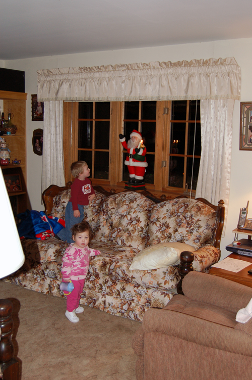 05-12-07, 03, Connor and Kaitlyn checking out Santa Claus