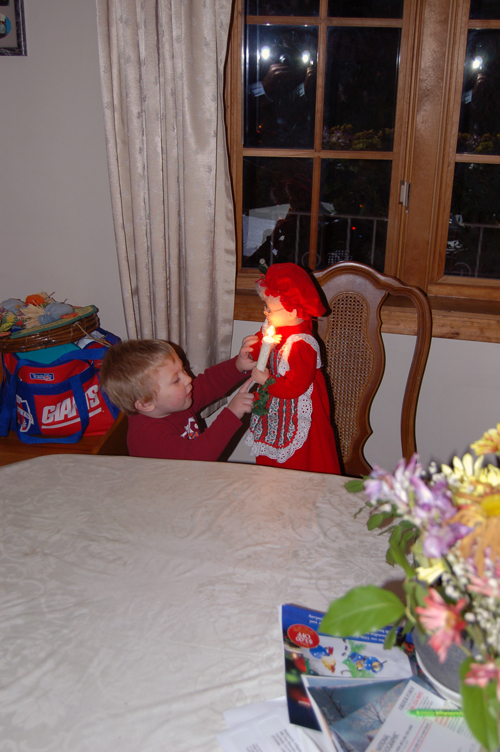 05-12-07, 27, Connor checking out Ms Claus