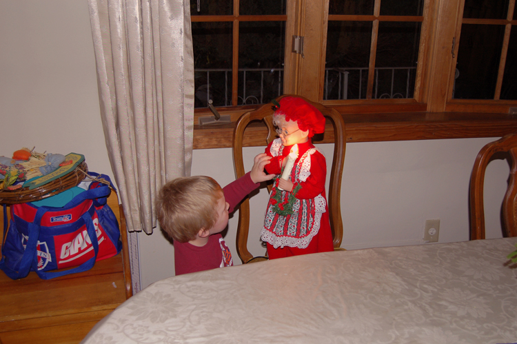 05-12-07, 31, Connor checking out Ms Claus