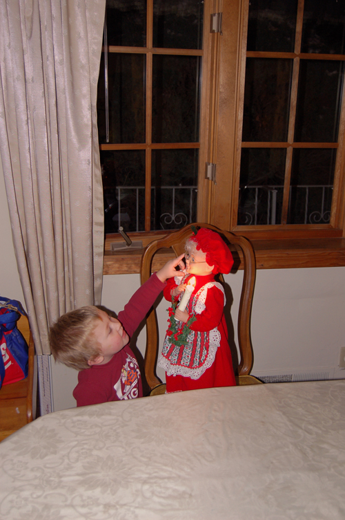 05-12-07, 32, Connor checking out Ms Claus