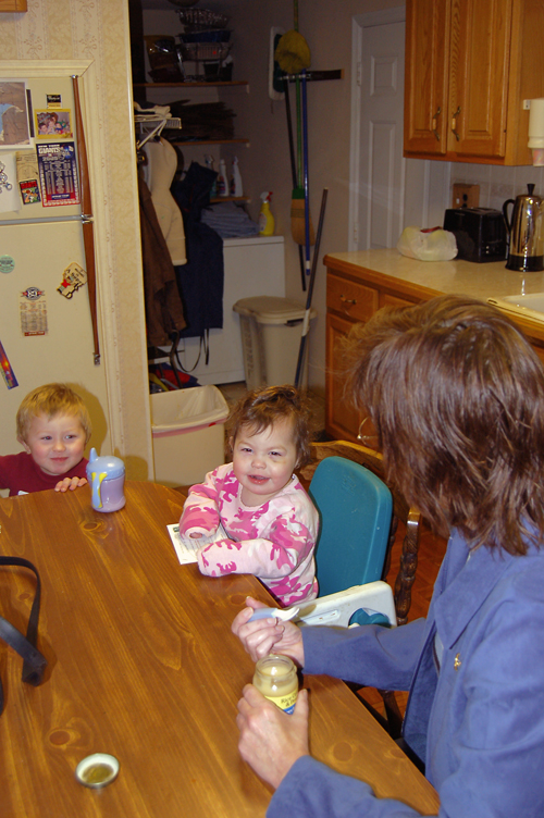 05-12-07, 40, Connor, Kaitlyn eating with Grandma