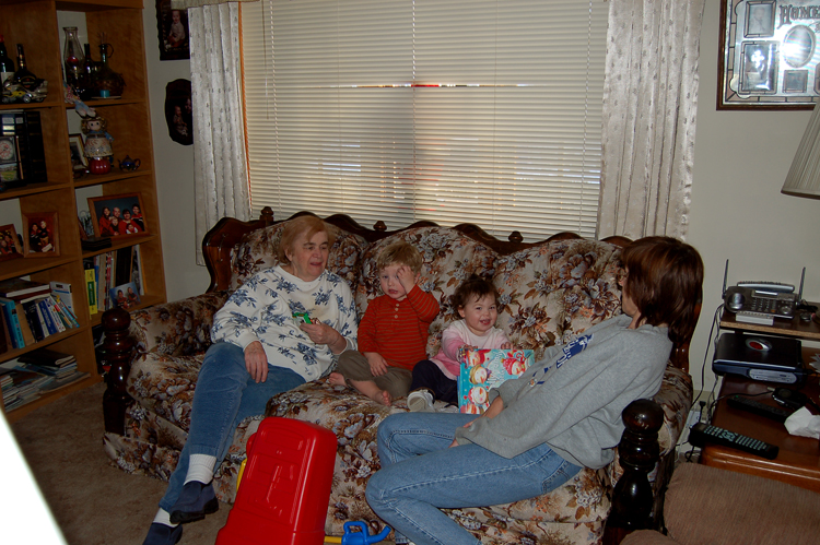 05-12-17, 05, Grandma, Connor, Kaitlyn, and Linda