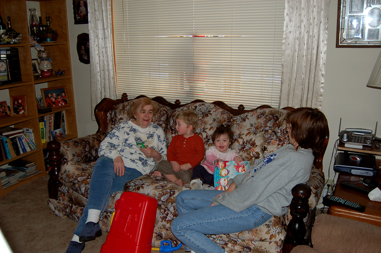 05-12-17, 08, Grandma, Connor, Kaitlyn, and Linda