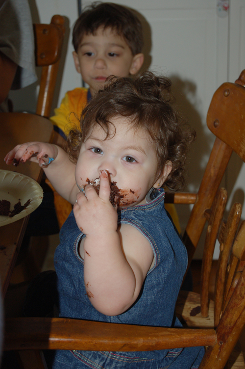 06-02-26, 30, Kaitlyn eating cake, Maitland, Fl