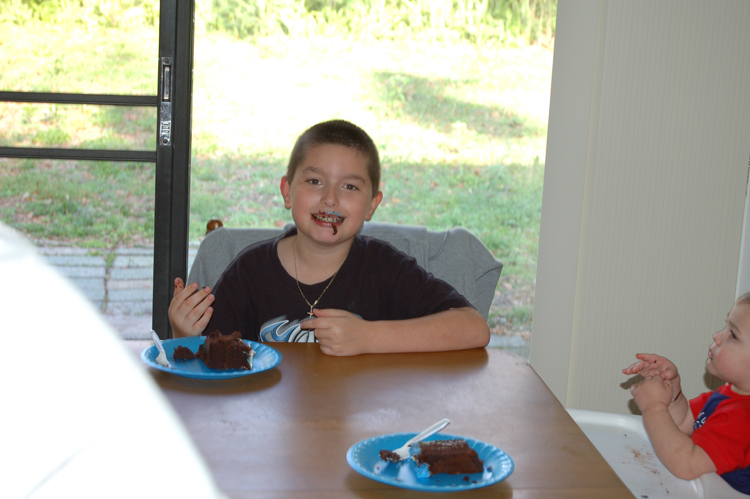 06-02-26, 32, Mikey eating cake, Maitland, Fl