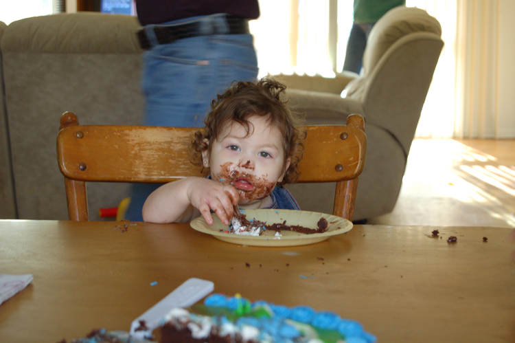 06-02-26, 37, Kaitlyn eating cake, Maitland, Fl