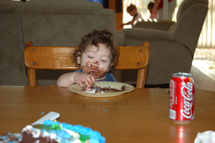 06-02-26, 38, Kaitlyn eating cake, Maitland, Fl